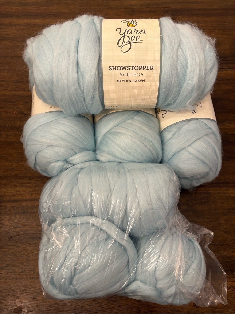 Yarn Bee Showstopper “Arctic Blue” Jumbo Yarn Bundle 5 Skeins, 2 balls